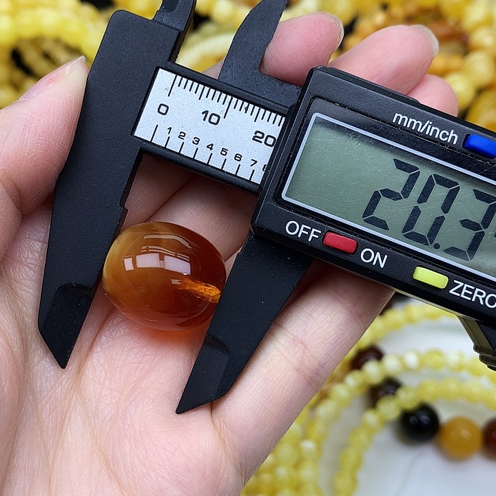 蜜蜡未镶嵌珠宝奇石