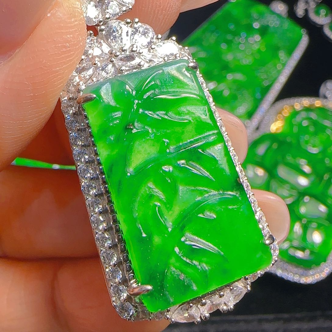 翡翠吊坠(赠链)银S925镶嵌