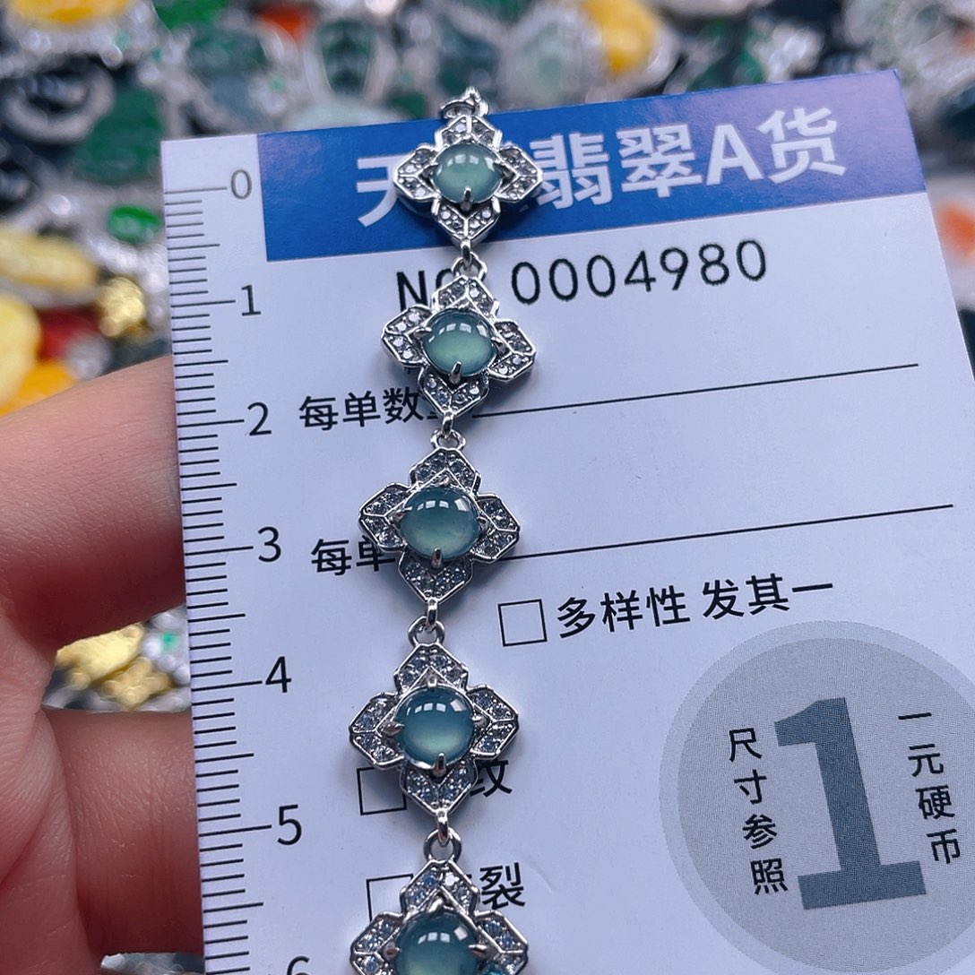 约***的翡翠未镶嵌吊坠(不含链)