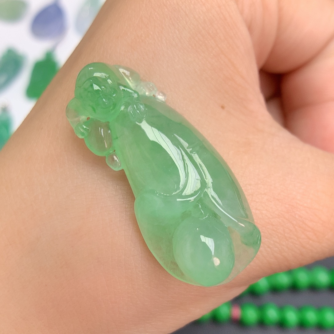 翡翠未镶嵌颈饰玉兰花