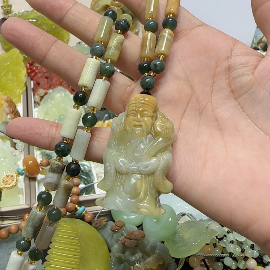 未镶嵌蛇纹石玉吊坠