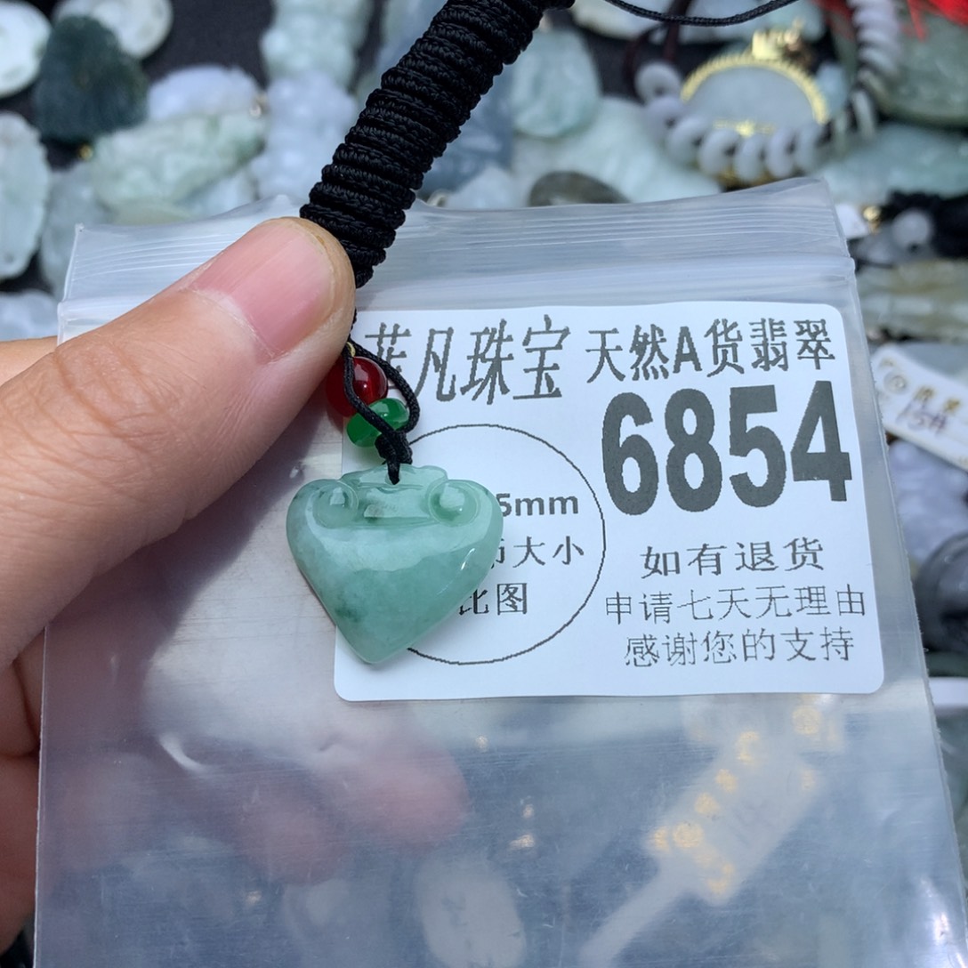 翡翠颈饰未镶嵌6854。