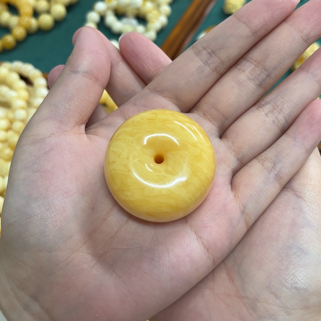 未镶嵌琥珀手链42*32焦皮墩子
