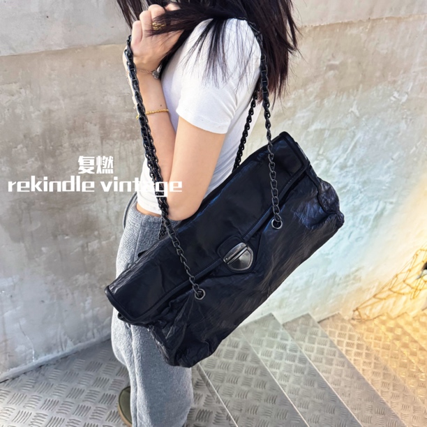 95新 Prada/普拉达 复燃精选/黑银xxl机场包