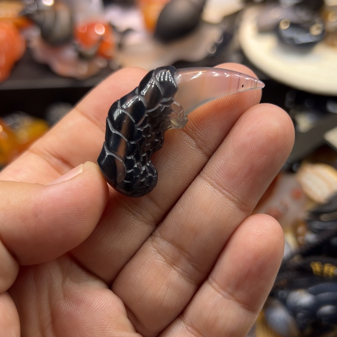 刘***刚玛瑙/玉髓未镶嵌手玩摆件