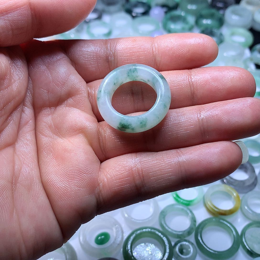 定制翡翠未镶嵌已*置