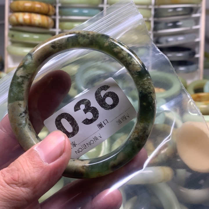 蛇纹石玉手镯未镶嵌C***n