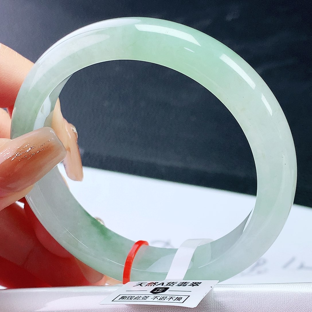 未镶嵌手镯翡翠大**?58圈