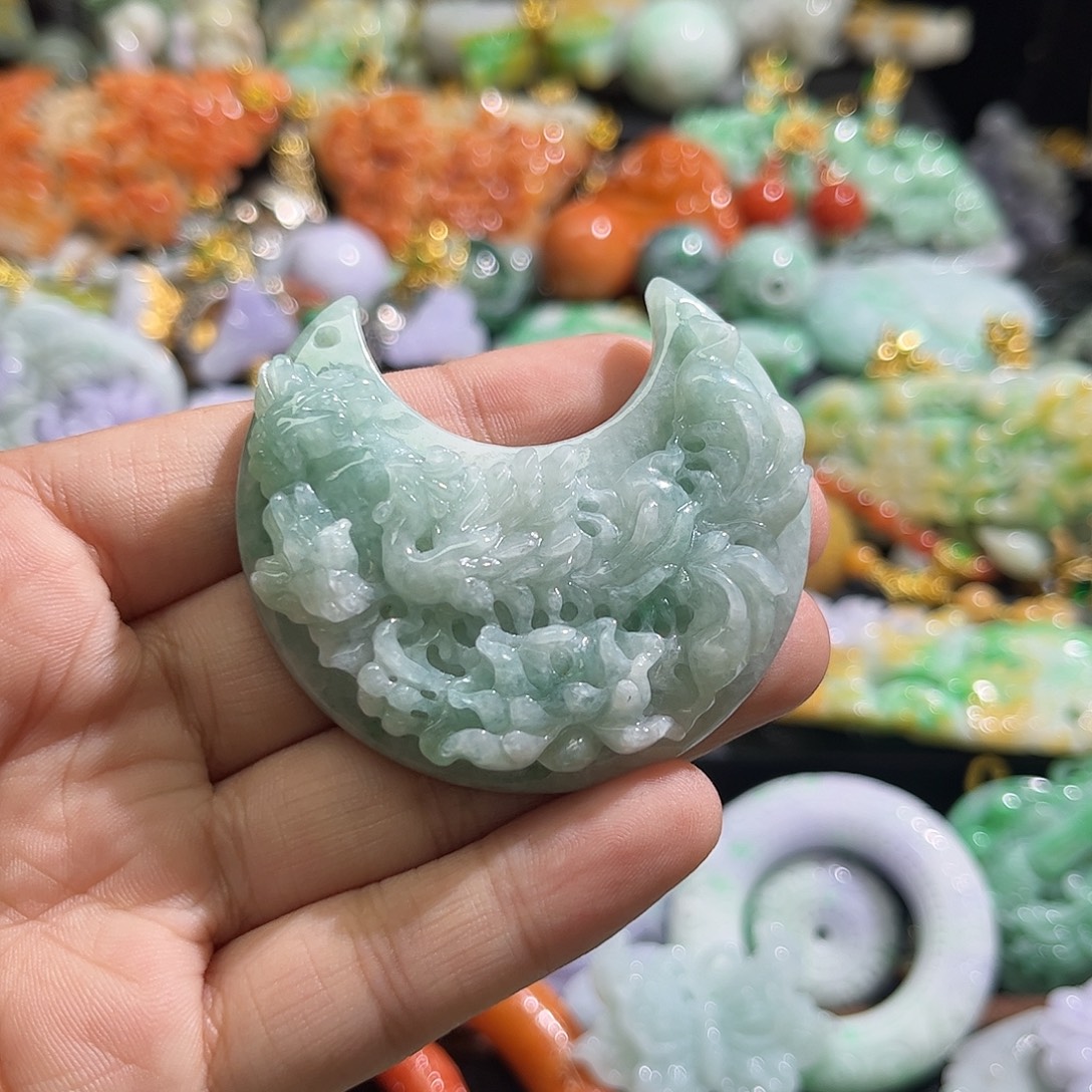 颈饰未镶嵌翡翠待编织