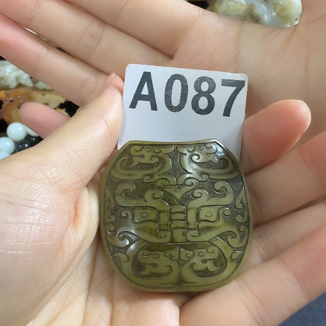 未镶嵌透闪石质玉挂件
