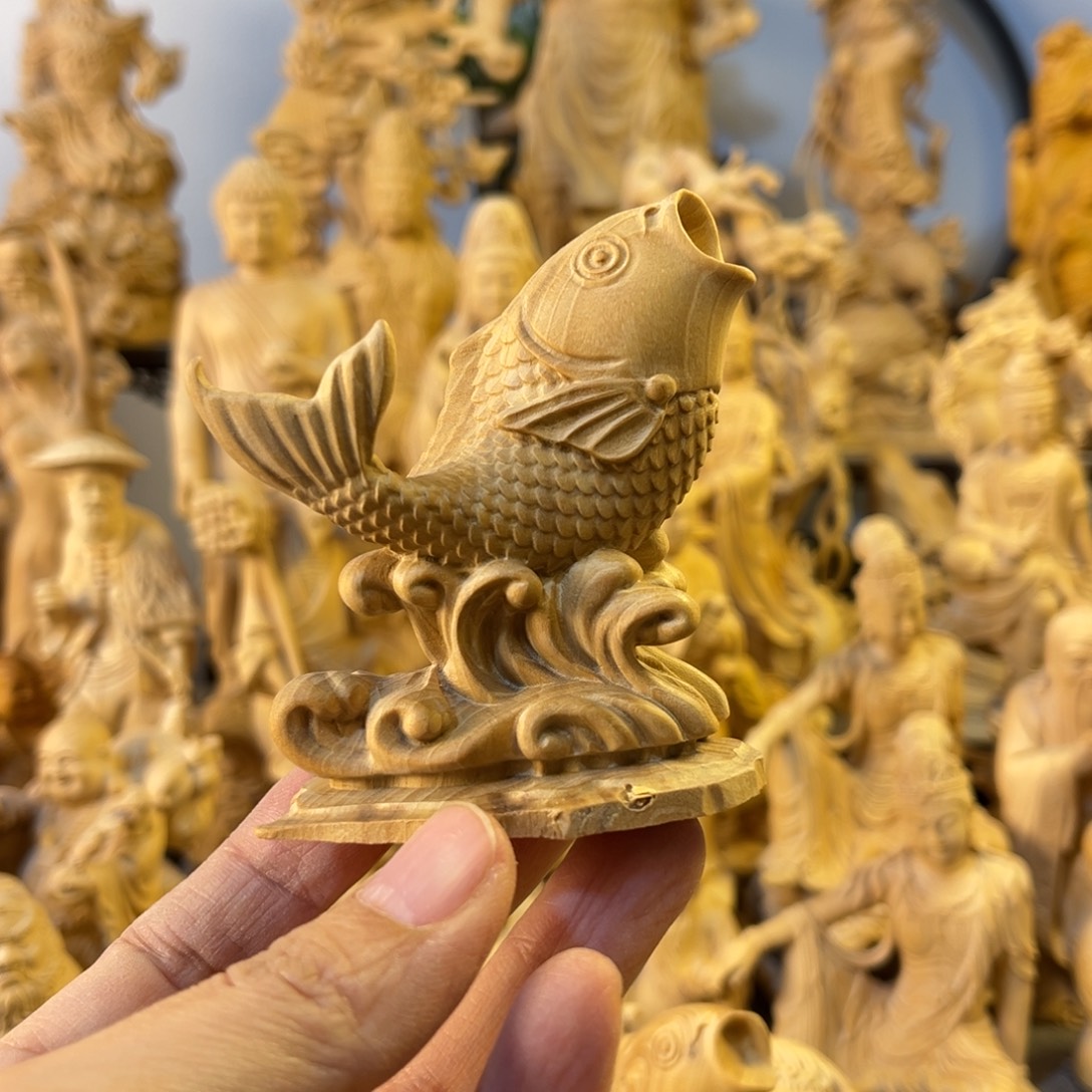 时***苒木小叶黄杨木7公分鲤鱼小摆件
