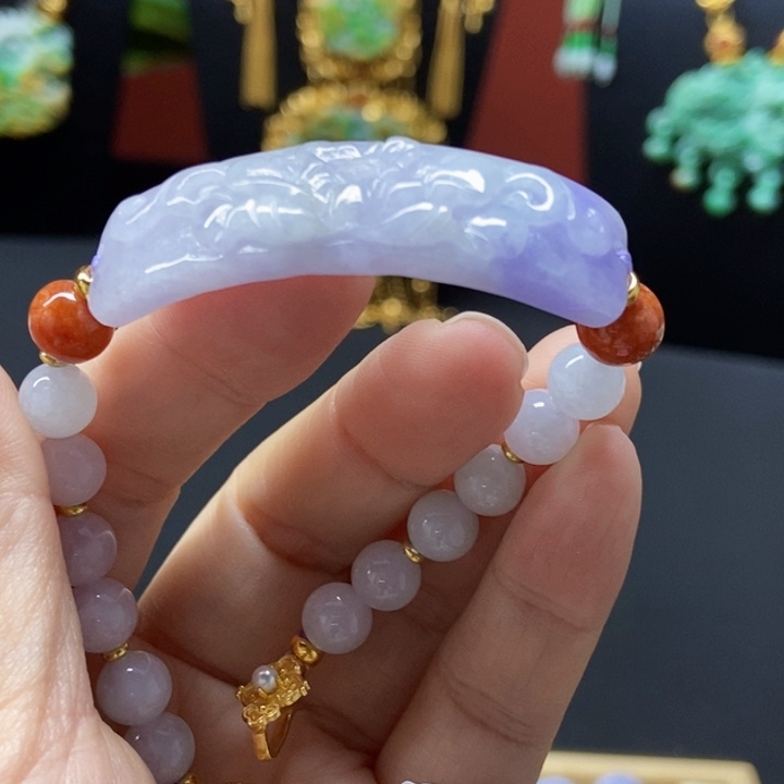 翡翠未镶嵌颈饰手牌