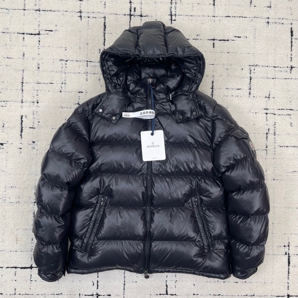 99新 MONCLER MAYA 黑色亮面连帽短款羽绒服 5码 1712