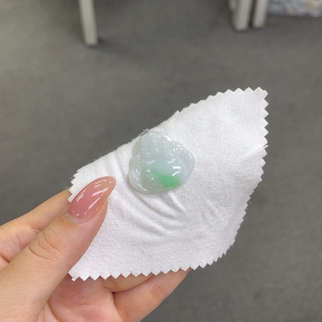 翡翠颈饰未镶嵌佛公