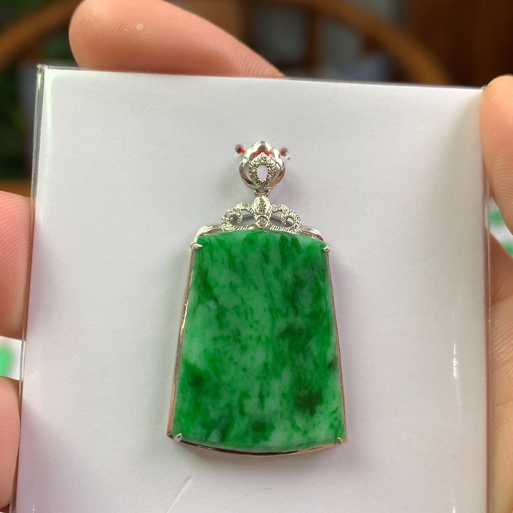 翡翠18K金镶嵌颈饰翡翠吊坠