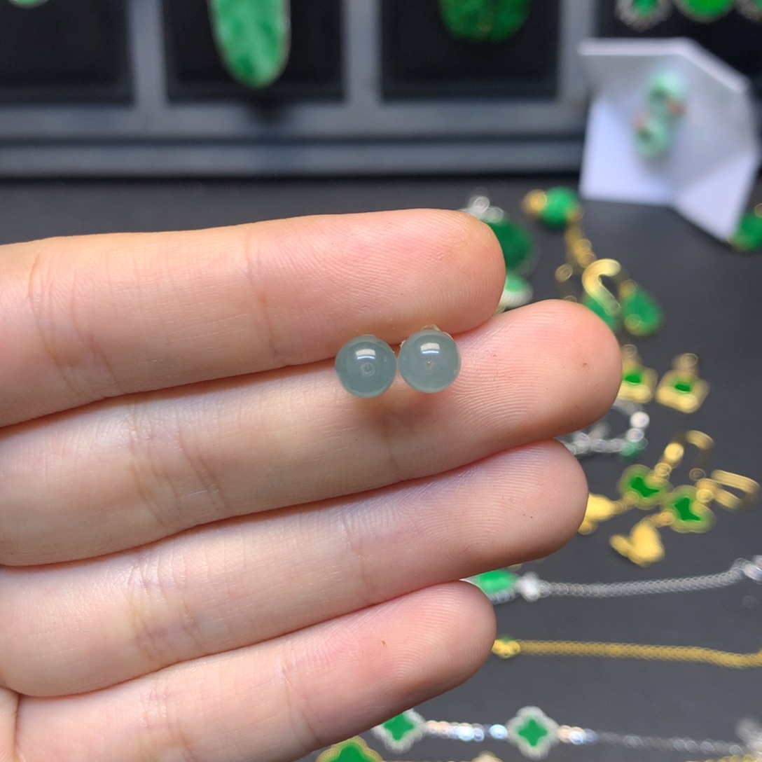 翡翠18K金镶嵌耳饰有纹裂 危料