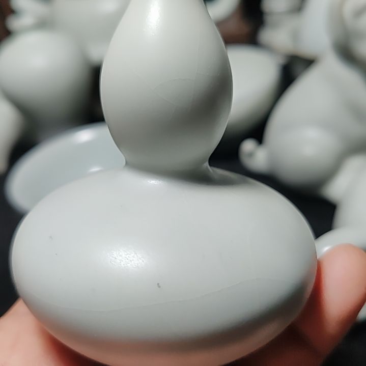官瓷天青釉小花瓶