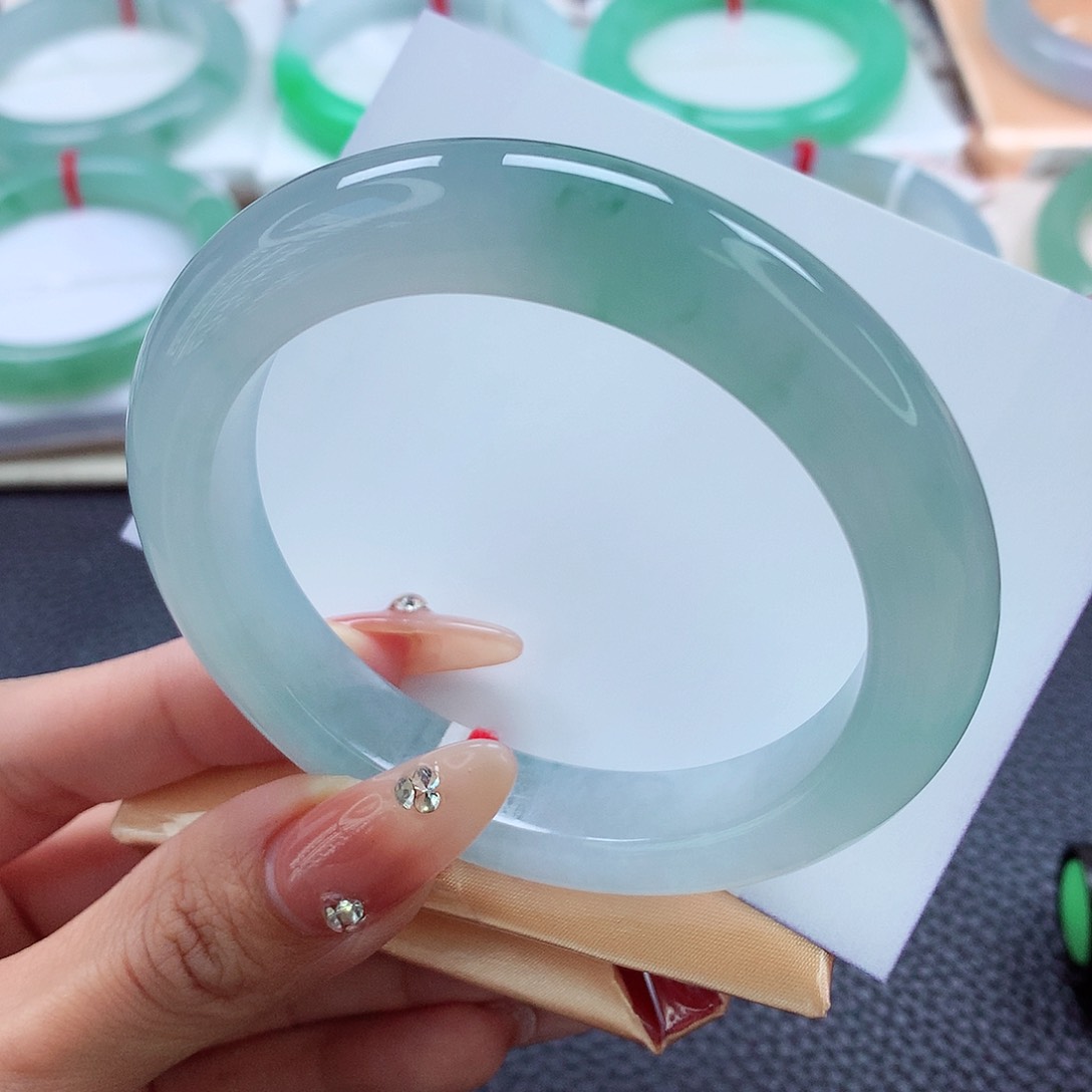 翡翠手镯未镶嵌葛*