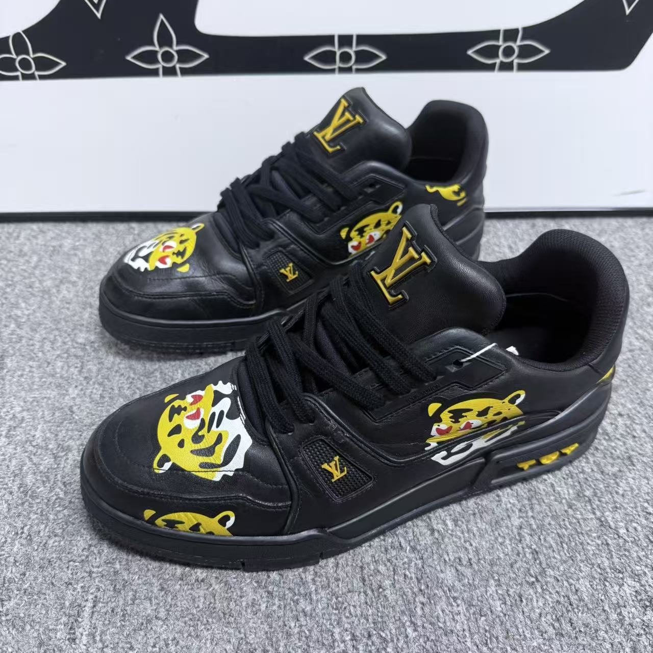 95新 GUCCI/古驰 黑色老虎图案板鞋41.5欧码 lz484