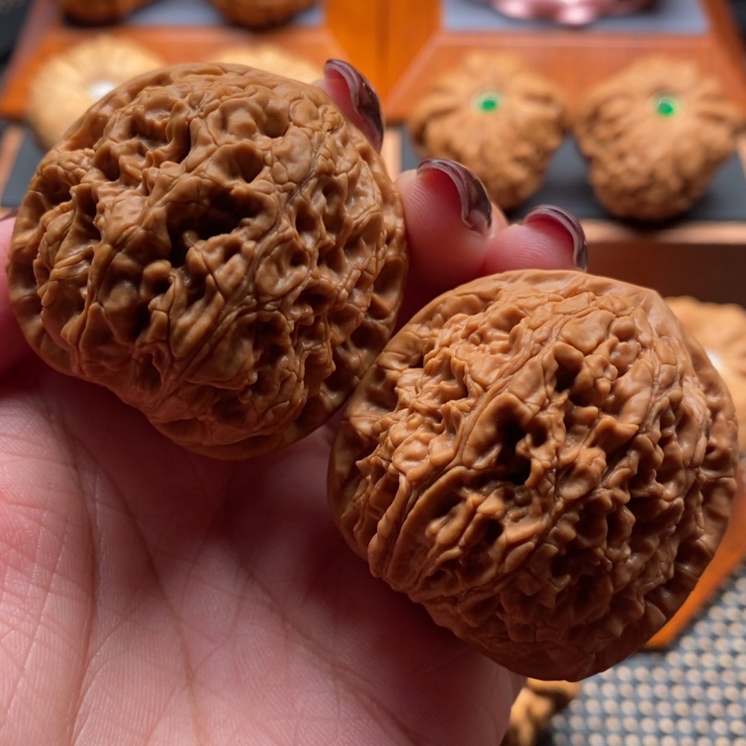 文玩核桃把件43尺寸水龙纹狮子头