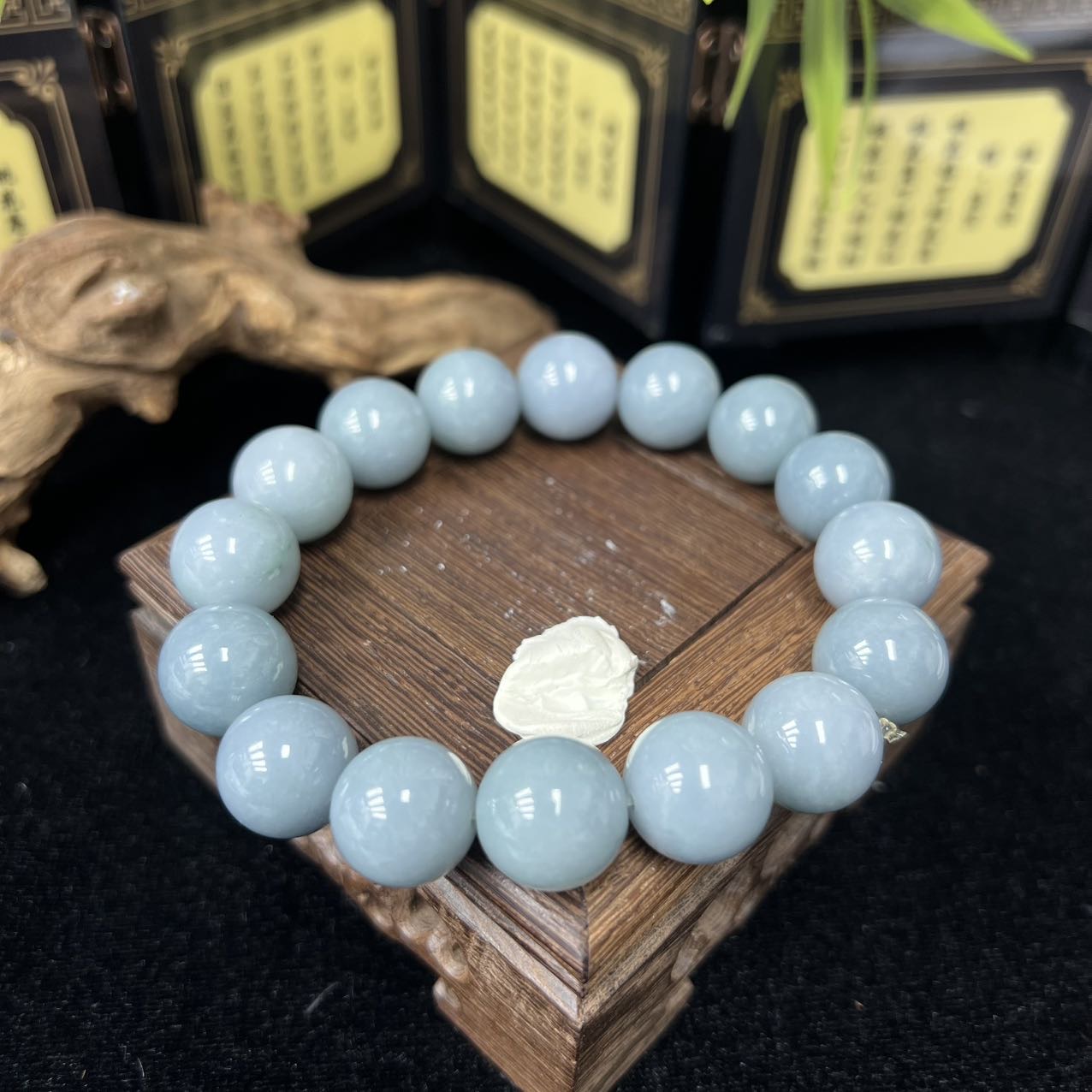 LYPM-18-01翡翠1-2手串