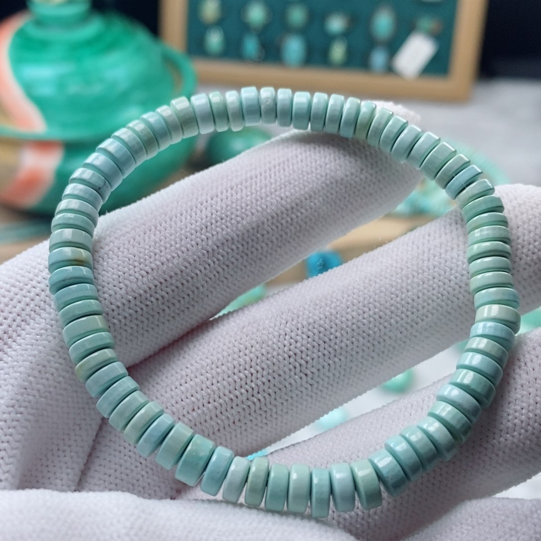 绿松石颈饰未镶嵌