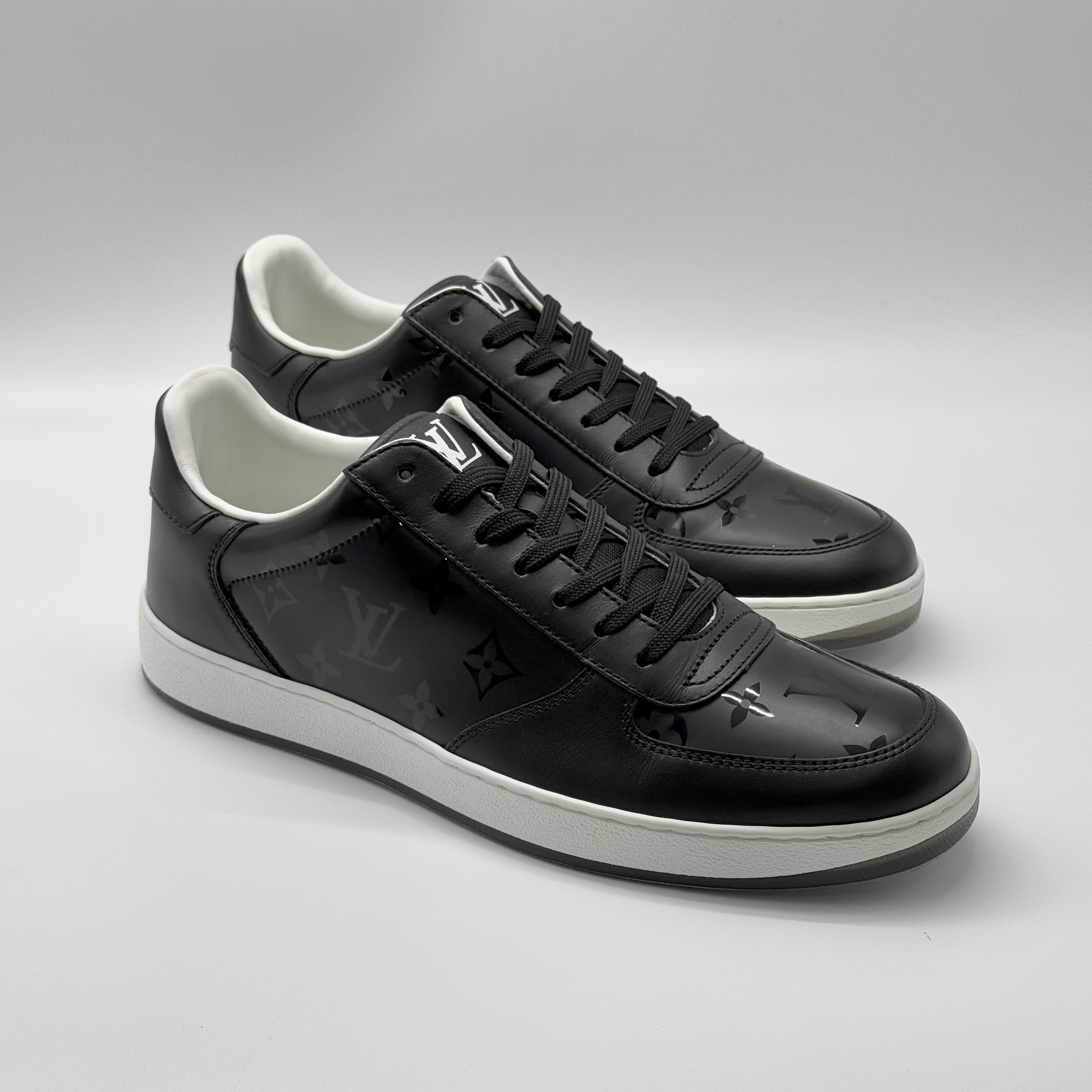 未使用 LouisVuitton/路易威登 黑色镭射老花满印休闲板鞋 42码