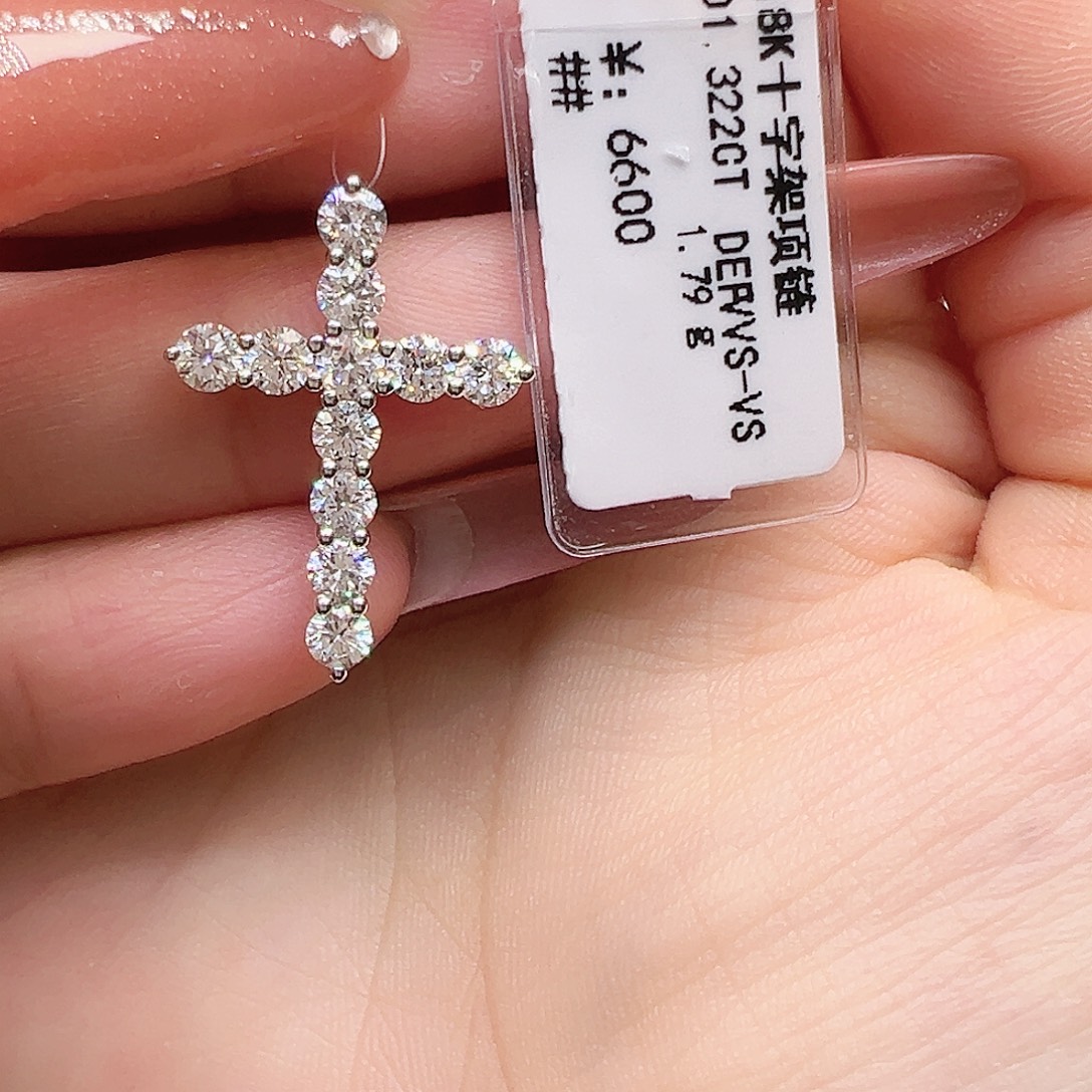 实验室培育钻石吊坠18K金镶嵌1.322ct K白十字架吊坠