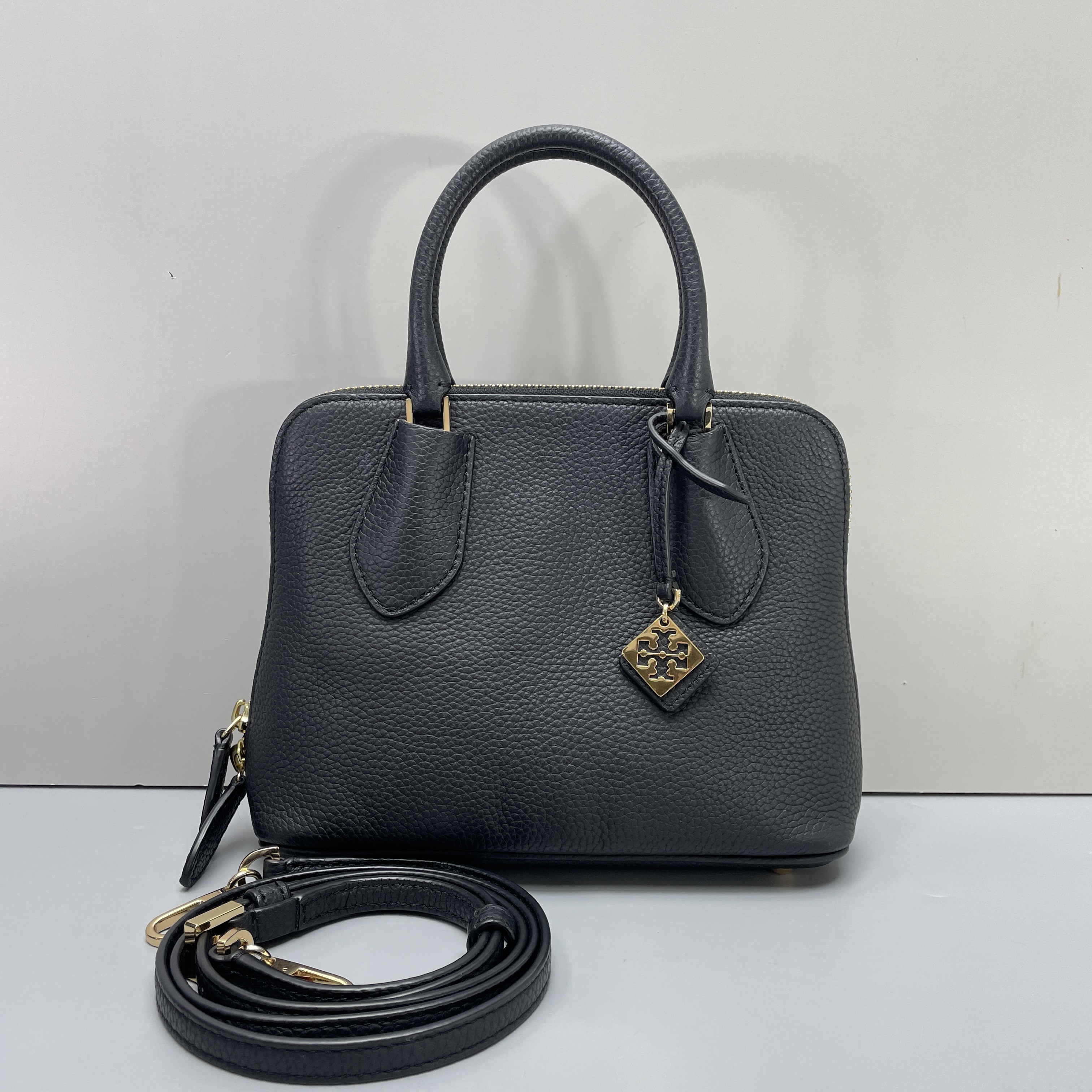 95新 TORY BURCH/汤丽柏琦 小林swing黑色贝壳包21*16*8cmB081702