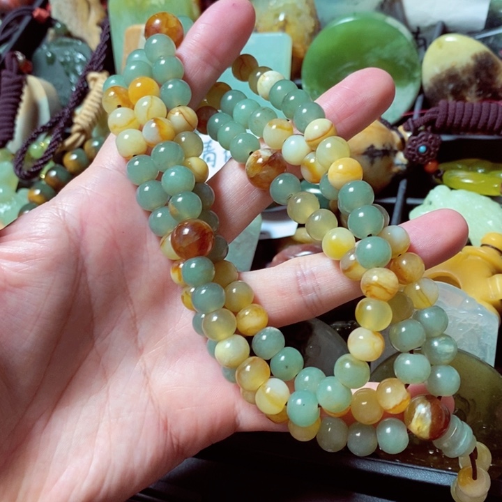 蛇纹石玉颈饰未镶嵌