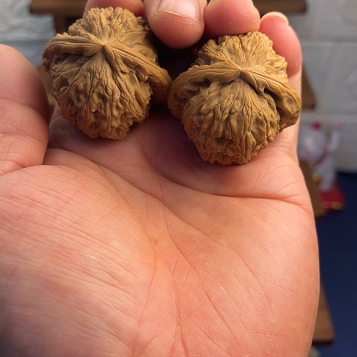 文玩核桃吊坠三角白