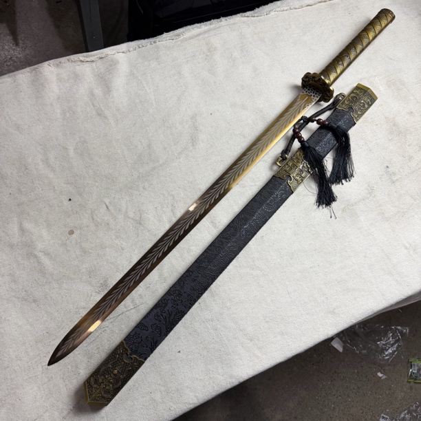 3314  龙泉昊天宝剑高锰钢一体锻打泉纹剑未开刃