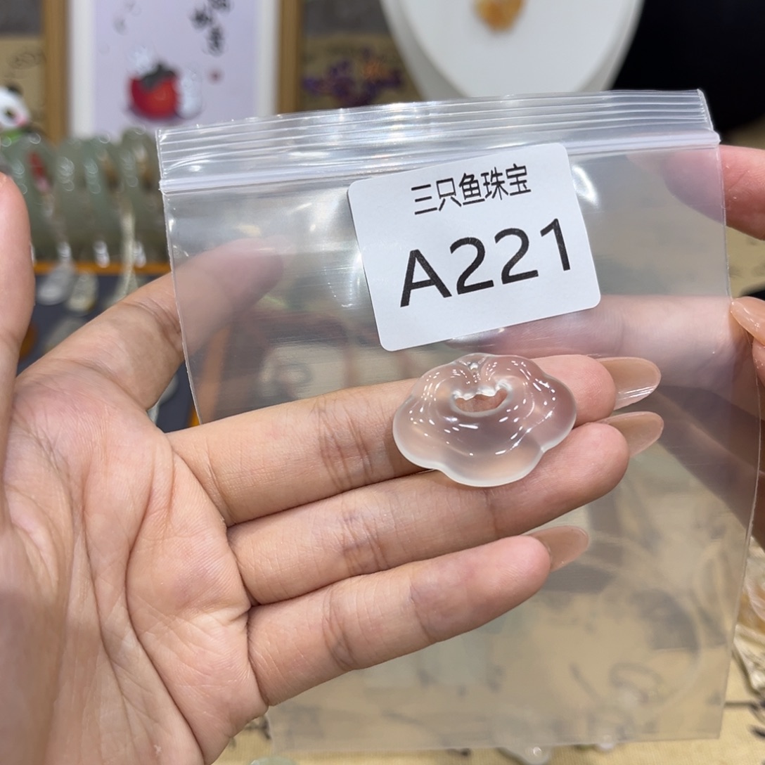 芋***薯颈饰未镶嵌和田玉