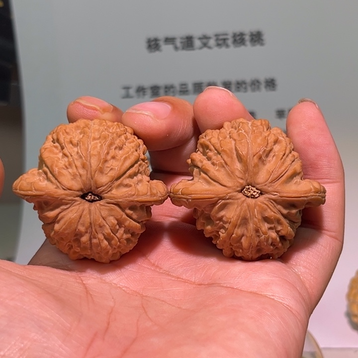 ゞ***ご文玩核桃把件43血麒麟
