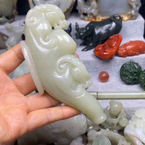 好***报和田玉未镶嵌把件
