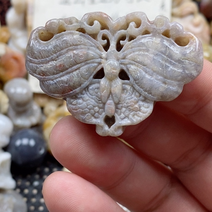 颈饰未镶嵌硅化珊瑚（珊瑚玉）有瑕