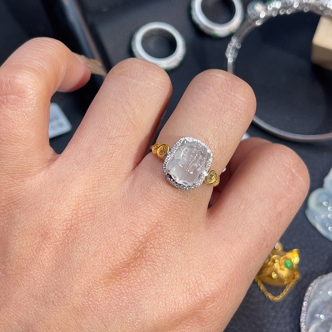 翡翠18K金镶嵌戒指貔貅