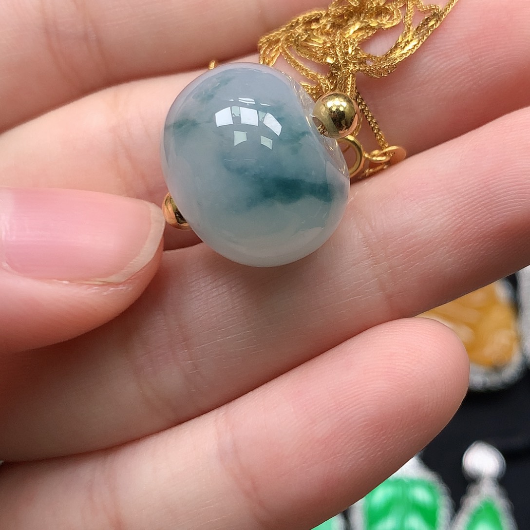 颈饰18K金镶嵌翡翠