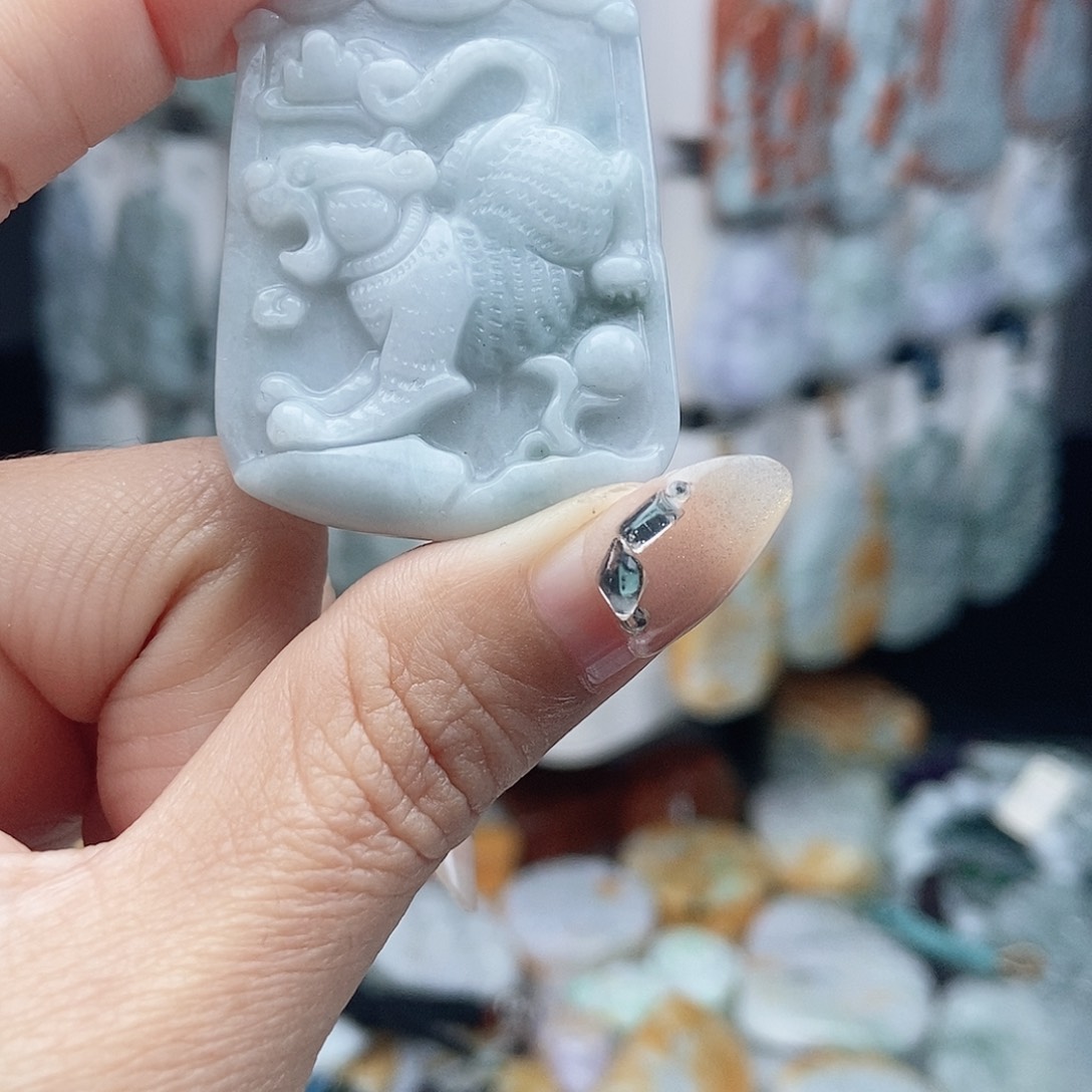 翡翠颈饰未镶嵌翡翠