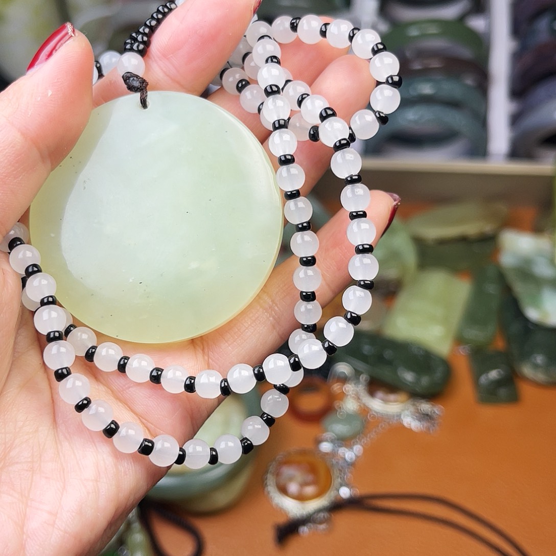 和田玉（糖玉）未镶嵌颈饰