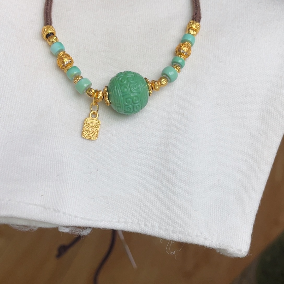 绿松石未镶嵌颈饰