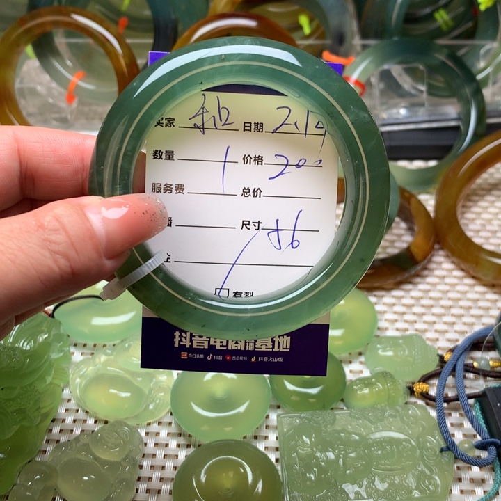 蛇纹石玉手镯未镶嵌和***生