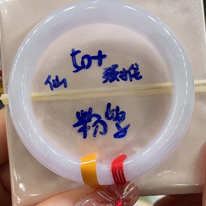 翡翠手镯未镶嵌翡翠