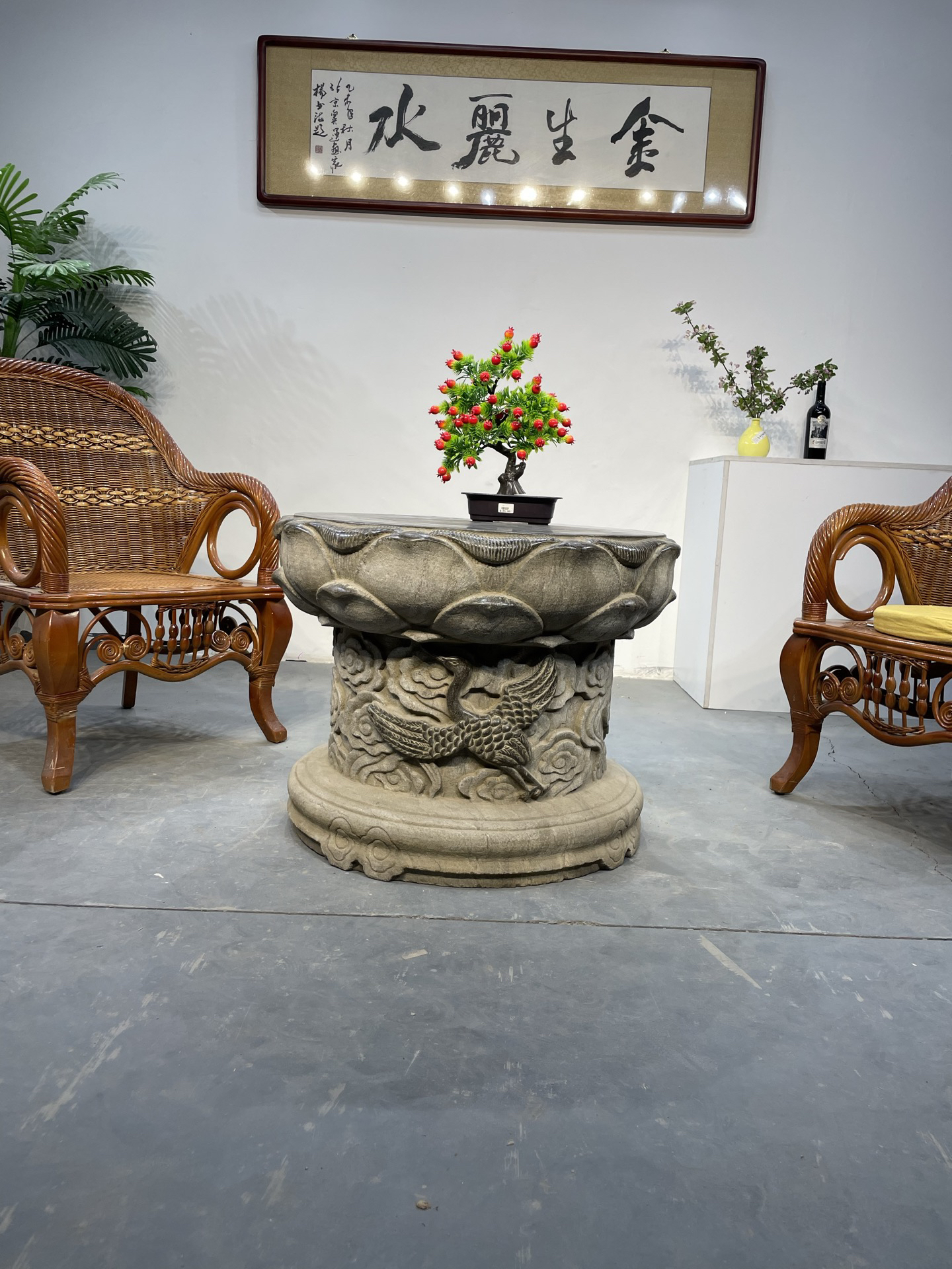 一个汉白玉小石象