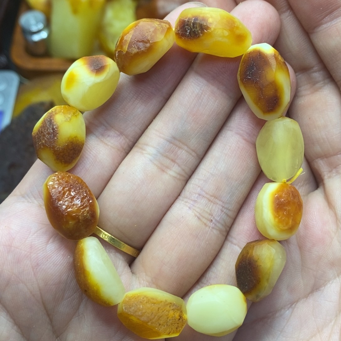 琥珀颈饰未镶嵌唐
