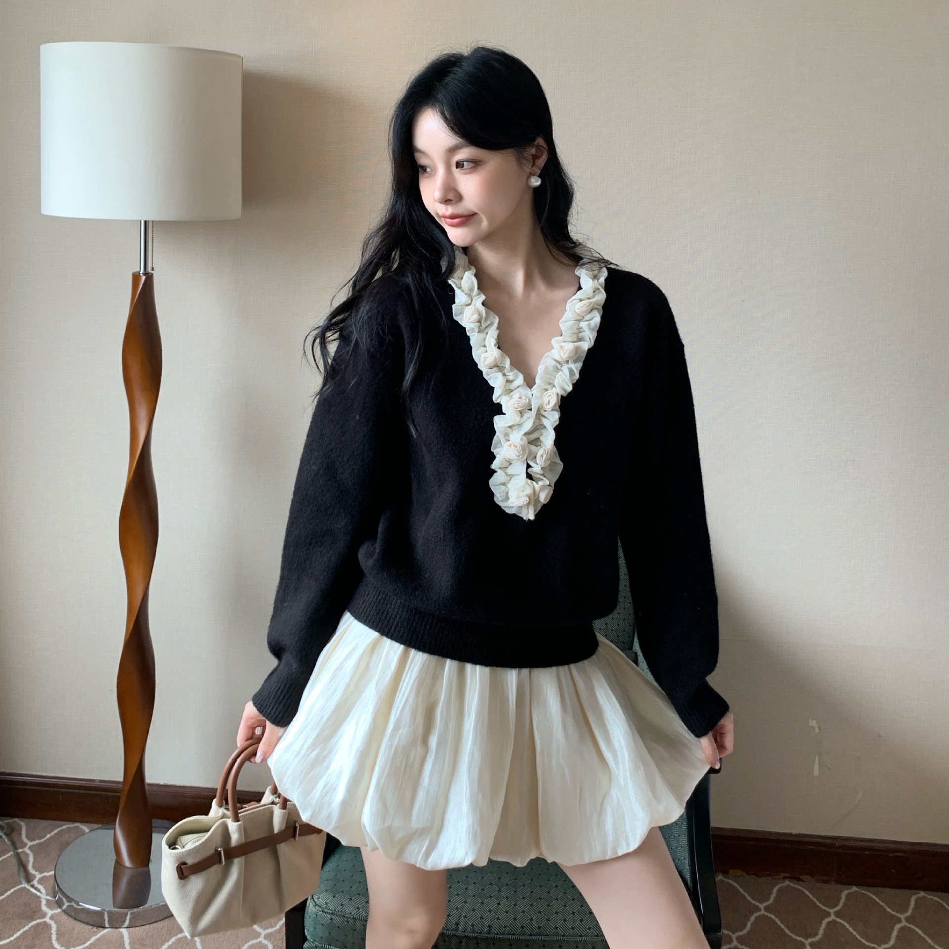 广州十三行25冬法式宫廷木耳边甜美减龄V领宽松毛衣女F7058