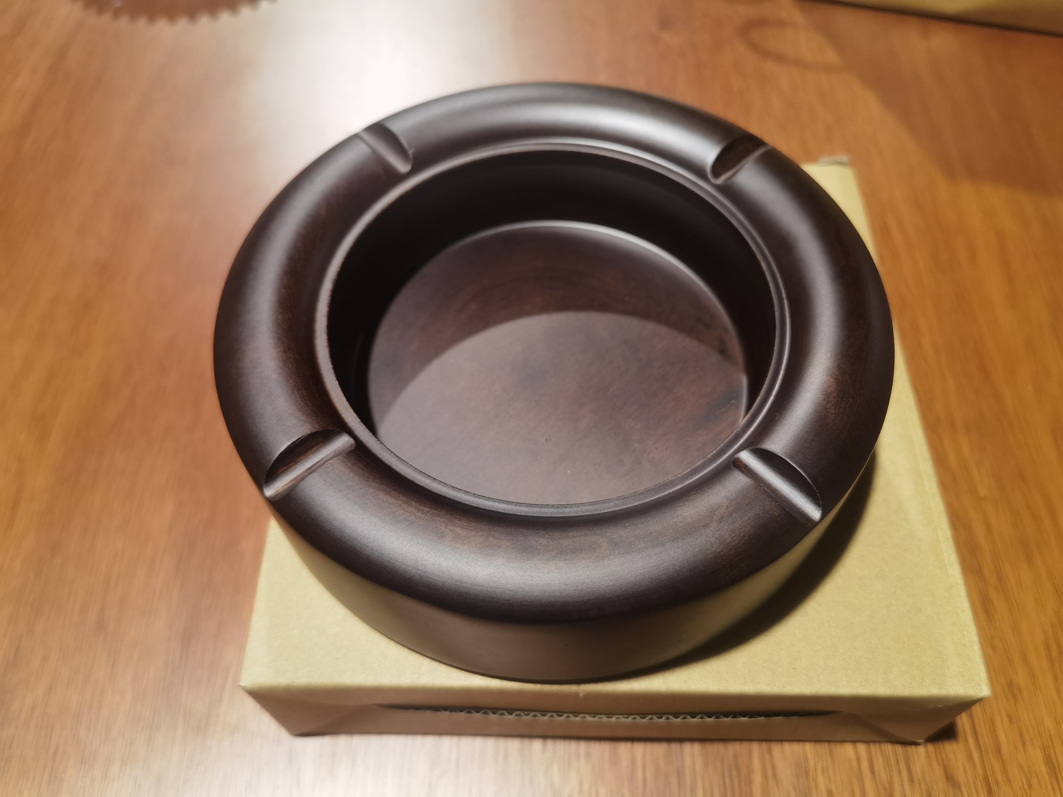 实木烟灰缸酸枝色家用公司多用