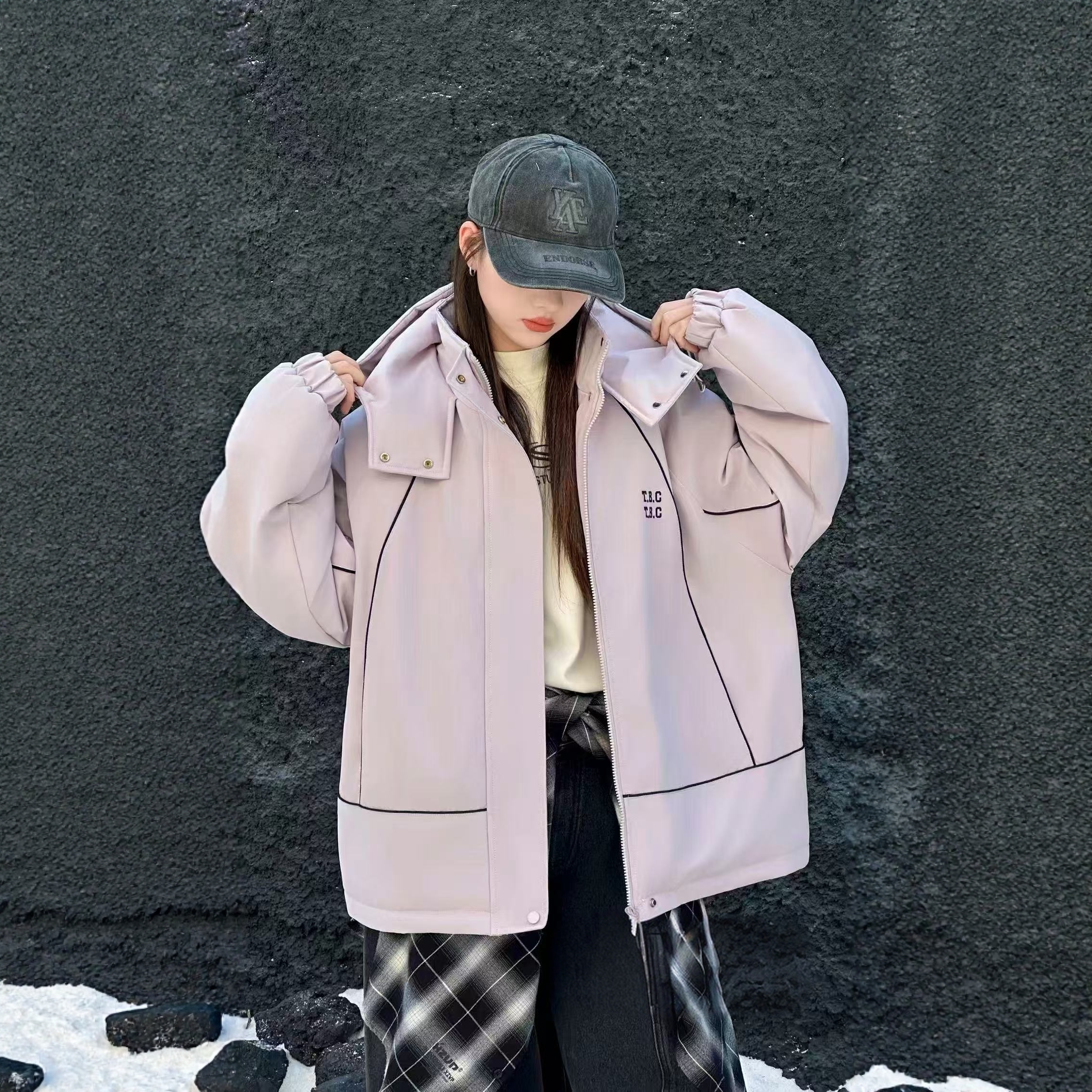 825032 童装冬款刺绣字母TBC连帽加棉外套