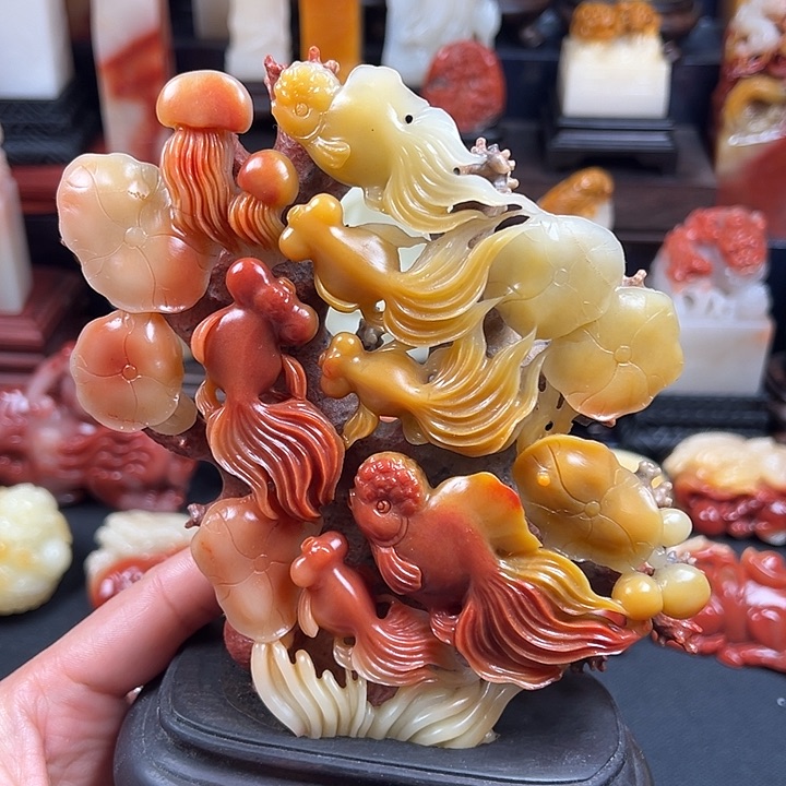 寿山石三彩老性芙蓉石