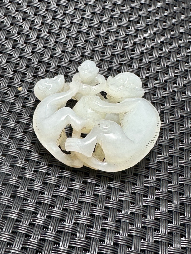 和田玉灵猴吊坠挂件